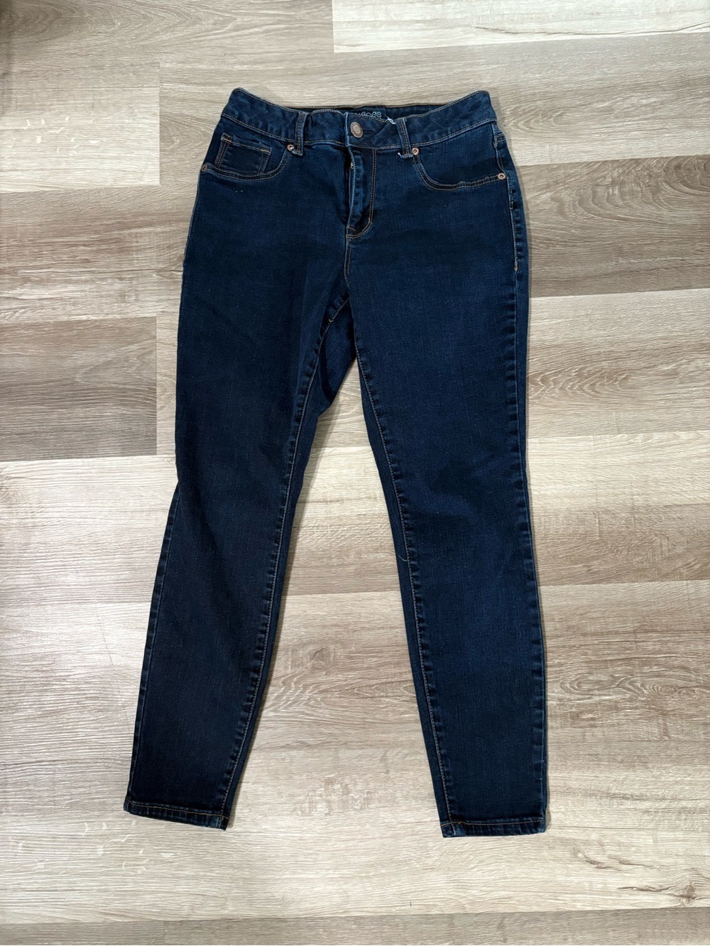 Maurice’s Women’s medium short high rise skinny jeans.